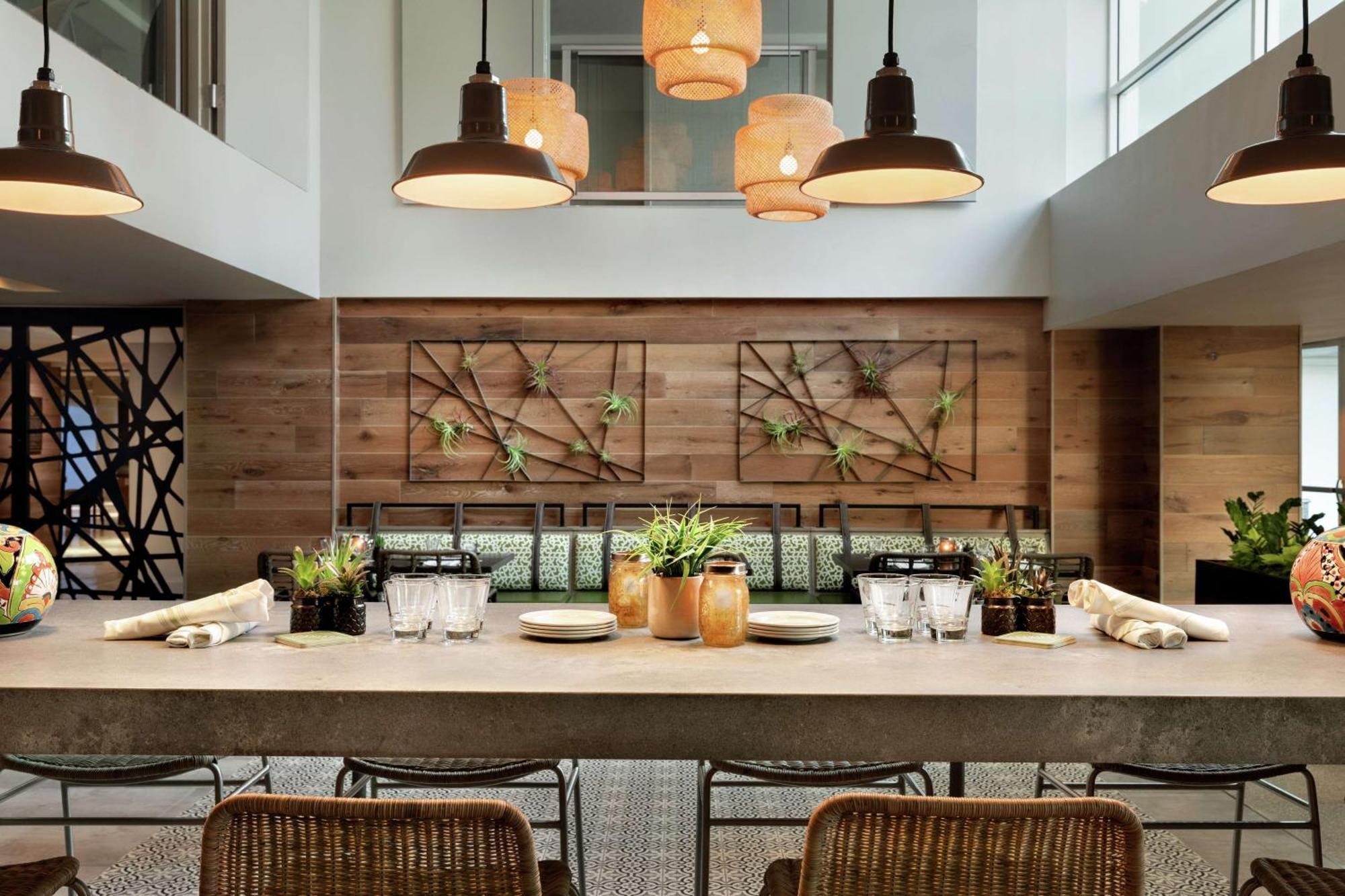 Hotel Alba Tampa, Tapestry Collection By Hilton Exteriör bild